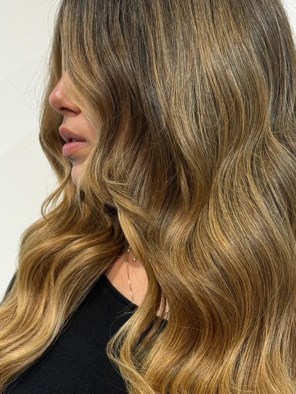 Ondas en castaño claro con reflejos